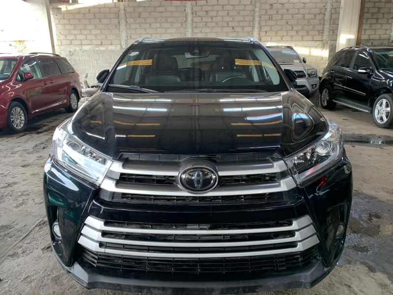 Main image of 2018 TOYOTA Highlander XLE